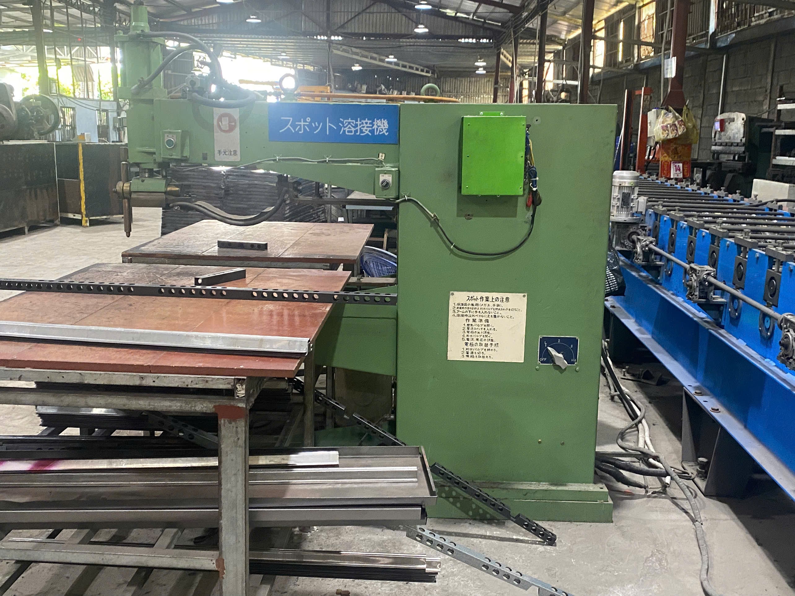 Tube laser cutting machine.jpg
